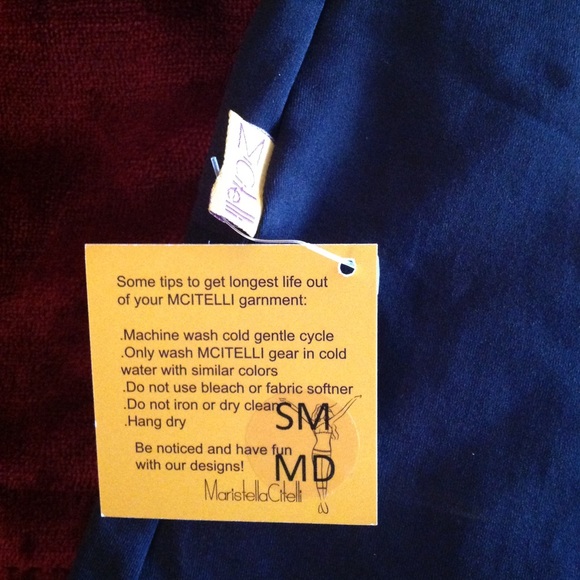 Workout top - Picture 3 of 4